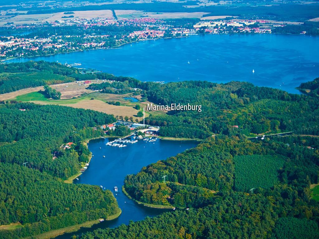 Marina Eldenburg - Ferienhauser Und Bootsverleih Am Tor Zur Muritz Waren  Exterior photo